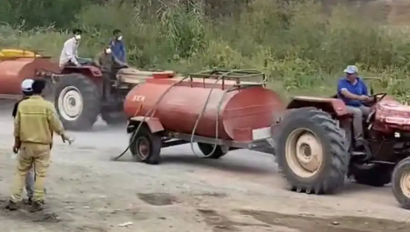 Bursa'daki Yangına Koşan Kahraman, Patlayan Lastiği Göze Alamadı!