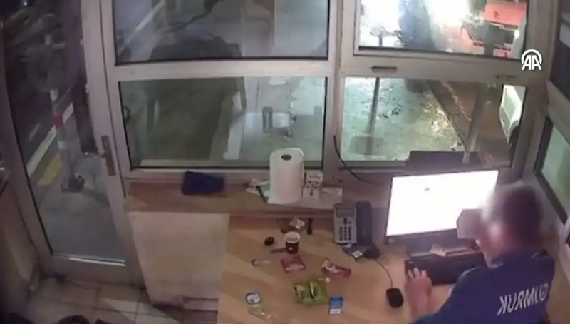 Kapıkule'de Rüşvet Skandalı: 23 Gümrük Memuru Tutuklandı!