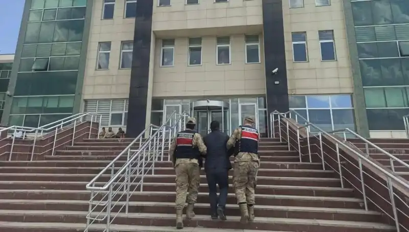 Hapis Cezasıyla Aranan Şahıs Gizlendiği Yerde Ele Geçirildi