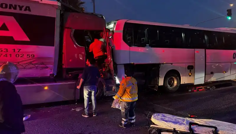 Dört Araçlı Zincirleme Kazada Hayatını Kaybeden Kişi İçin Yas Tutuluyor